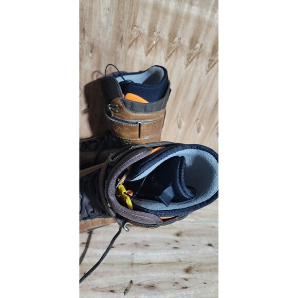 Men\'s Burton Freestyle Lace Up w/ Strap Snowboard Boots Size: 9.5 main image 3